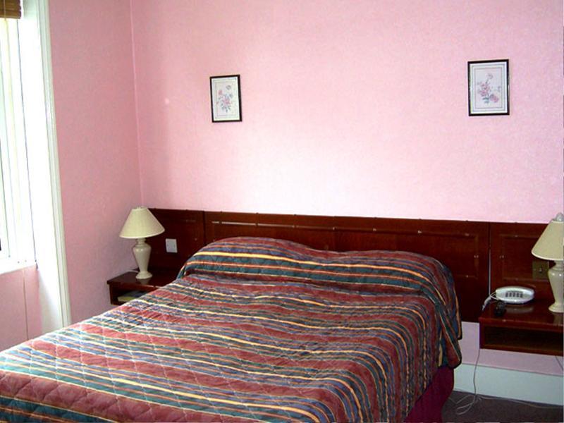 The Abbey House 3*