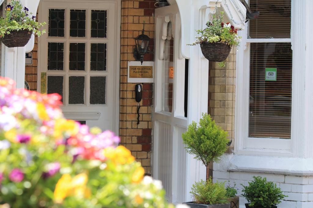 The Abbey House 3*