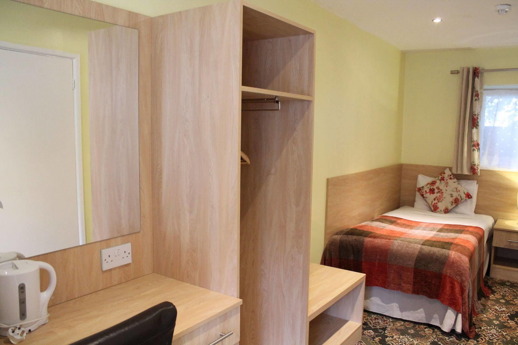 The Abbey House 3*
