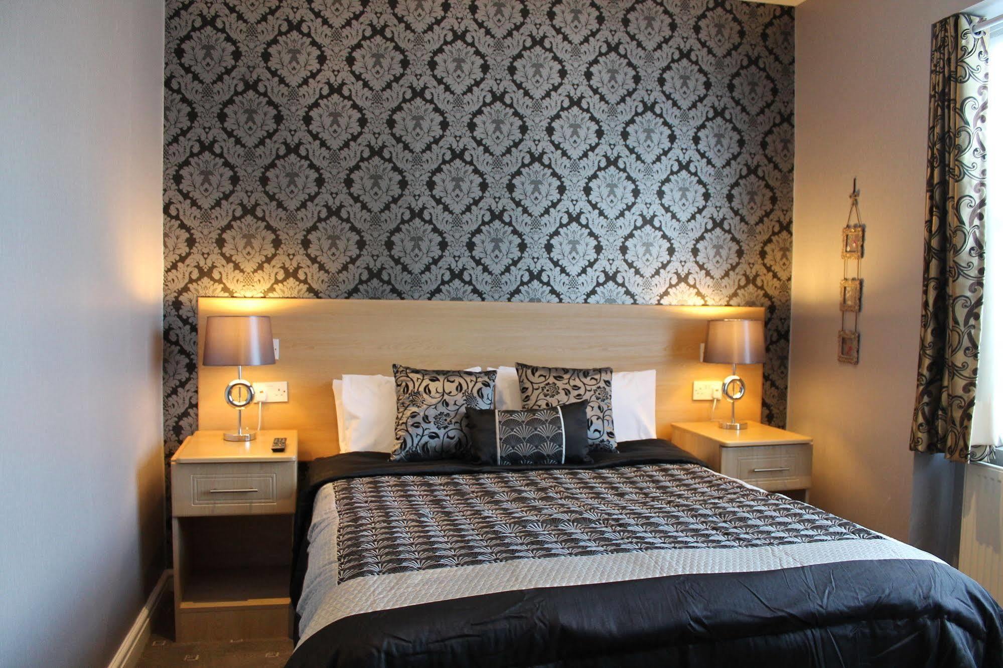 The Abbey House 3*