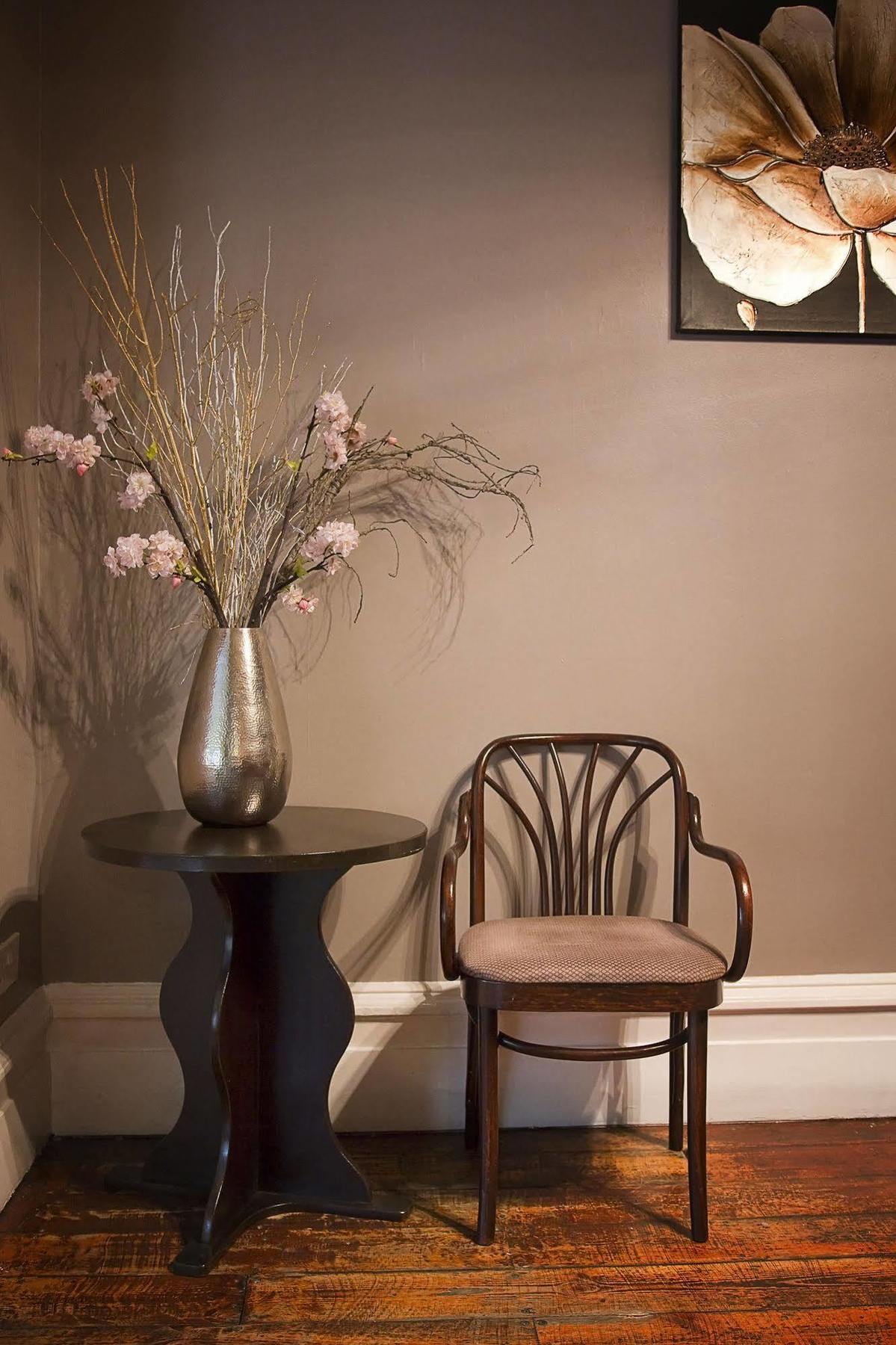 The Abbey House 3*
